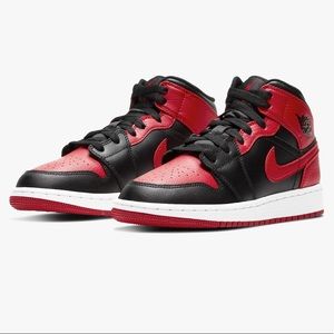 Nike air jordan 1 mid sneakers